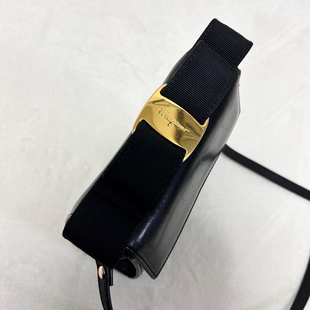 サルヴァトーレ フェラガモ ヴァラリボン フォーマル 2way ハンドバッグ