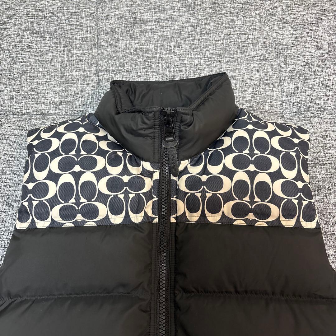 [美品]コーチ　ロゴ入りダウンベスト