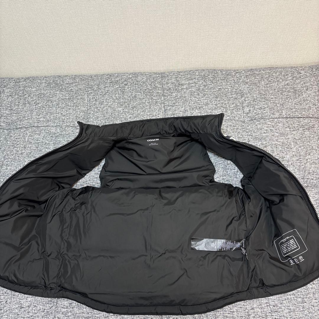 [美品]コーチ　ロゴ入りダウンベスト