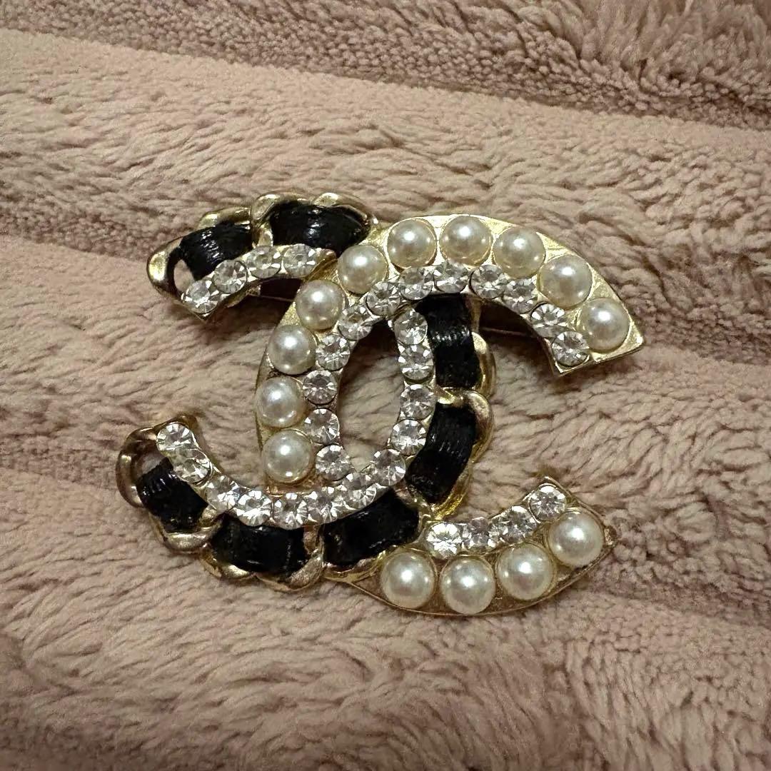 CHANEL シャネル　ブラック　ホワイトパール　バイカラー　ブローチ