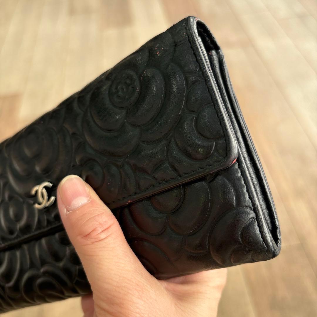 CHANEL ブラック フラワーエンボス 長財布