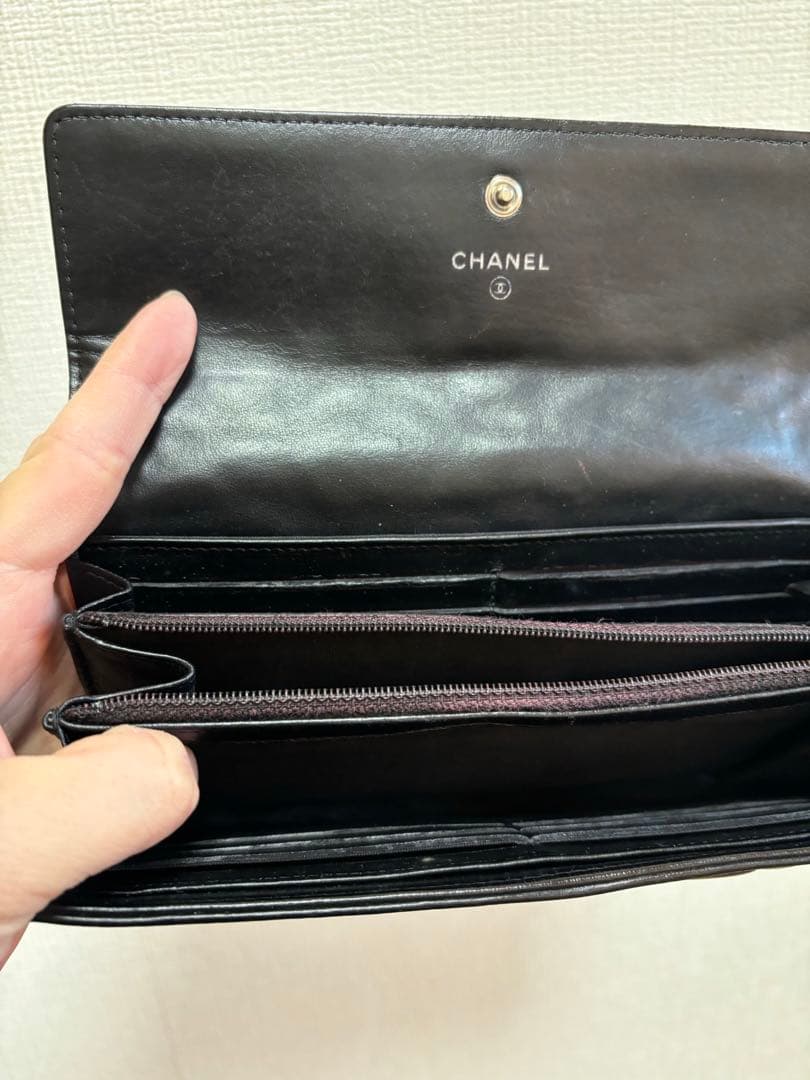 CHANEL ブラック フラワーエンボス 長財布