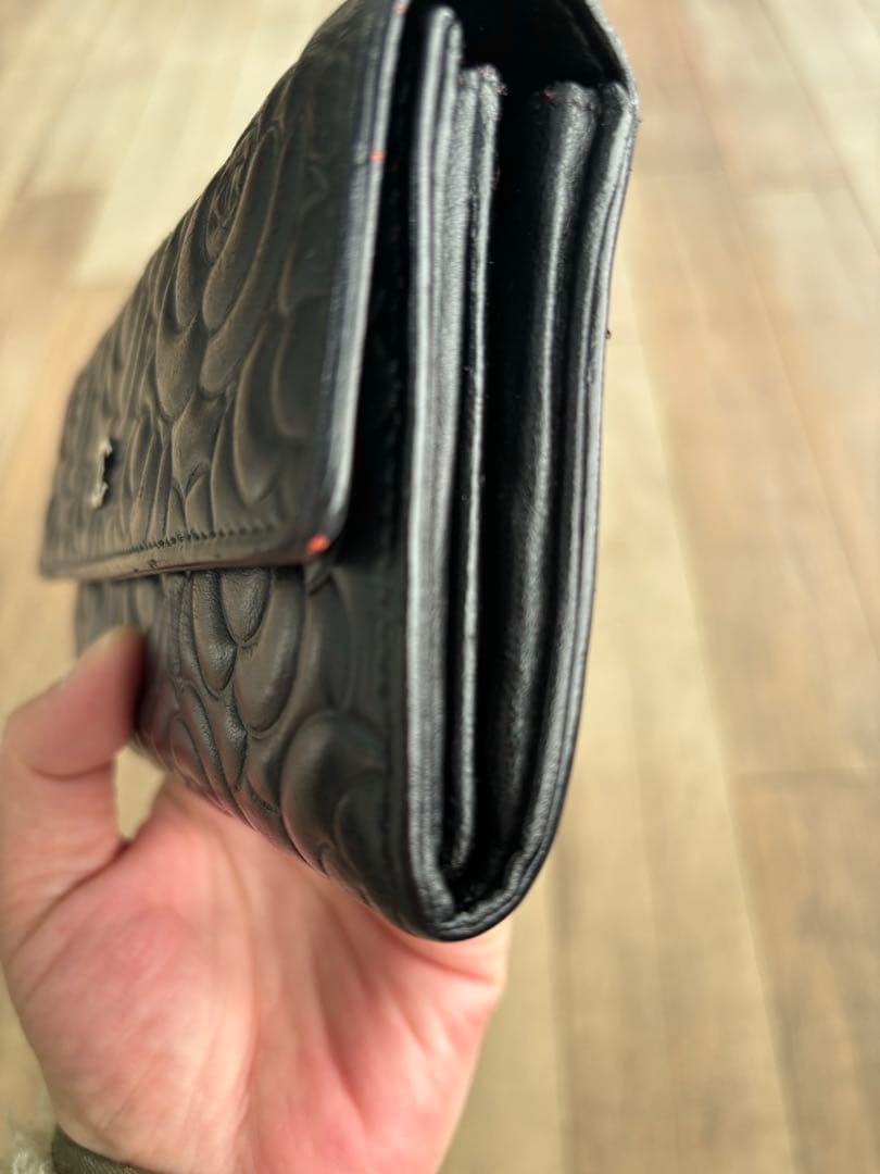 CHANEL ブラック フラワーエンボス 長財布