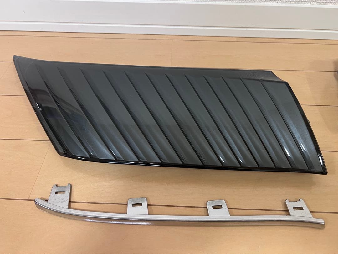 60系　後期　ハリアー フロントグリルガーニッシュ