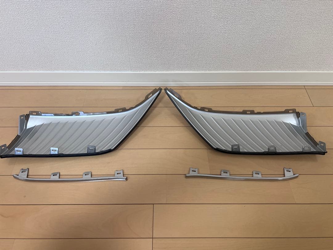 60系　後期　ハリアー フロントグリルガーニッシュ