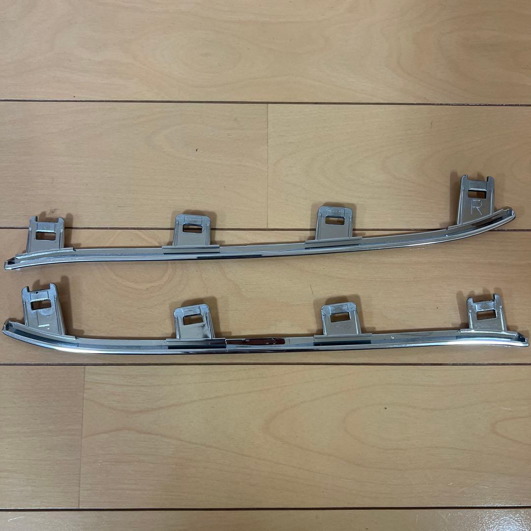 60系　後期　ハリアー フロントグリルガーニッシュ