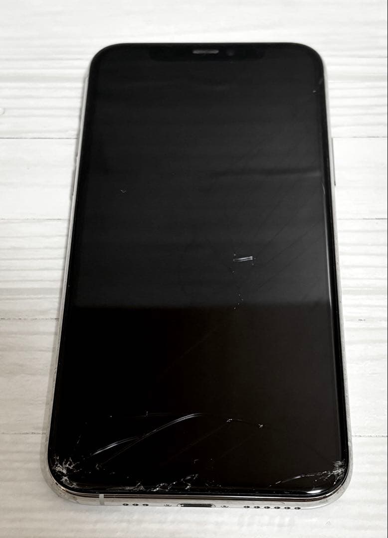 【初期化済み】iPhone11Pro シルバーホワイト 64GB 箱付き