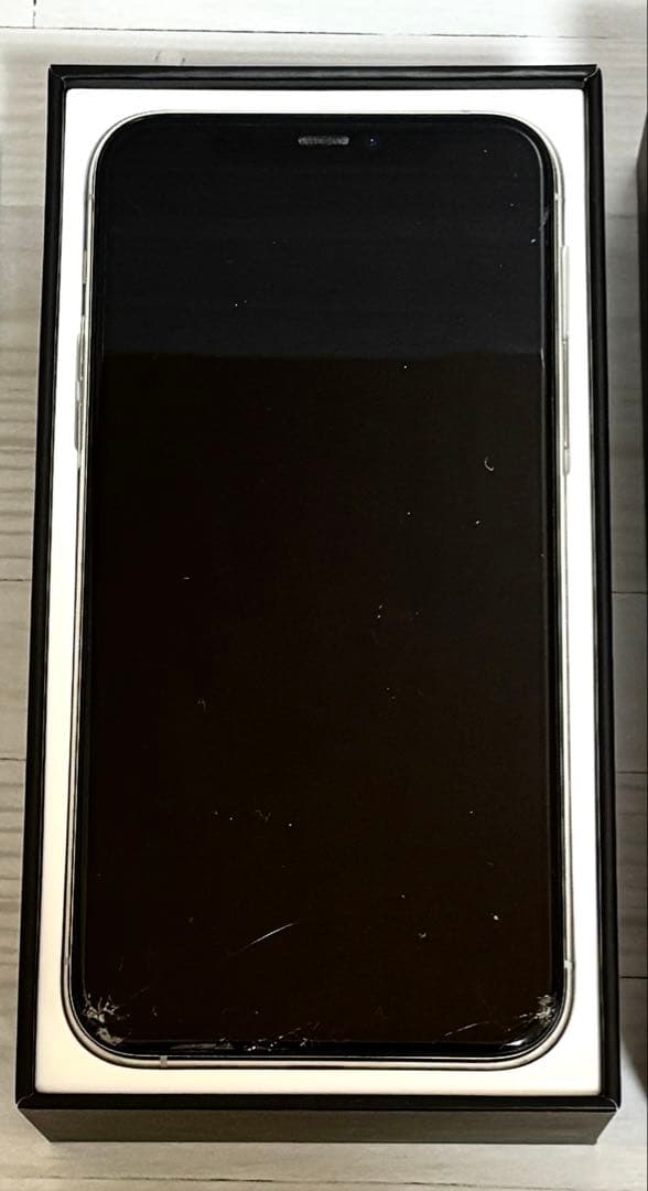 【初期化済み】iPhone11Pro シルバーホワイト 64GB 箱付き