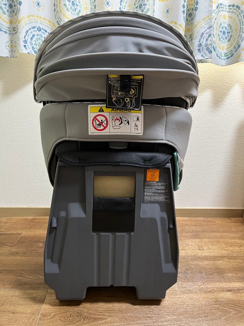 Combi 回転式チャイルドシート グレー　おまけつき【値下げしました】