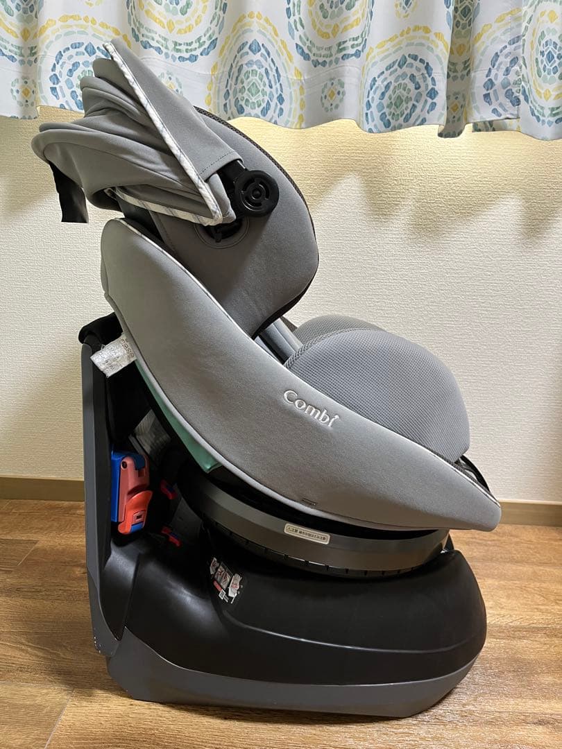 Combi 回転式チャイルドシート グレー　おまけつき【値下げしました】