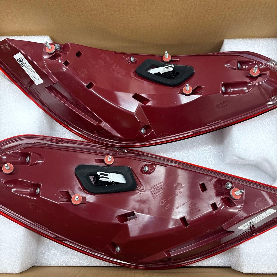 メルセデスベンツ　W222型Sクラス　左右テールレンズ