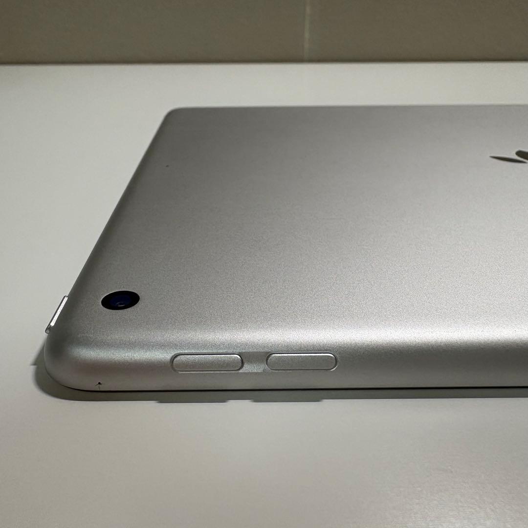 Apple iPad (第9世代)Wi-Fi 64GBシルバー 本体