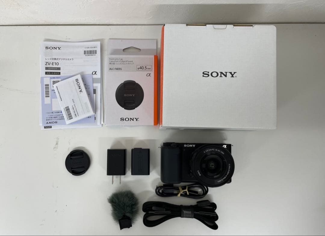 Sony ZV-E10 ミラーレス一眼カメラとレンズフロントキャップ
