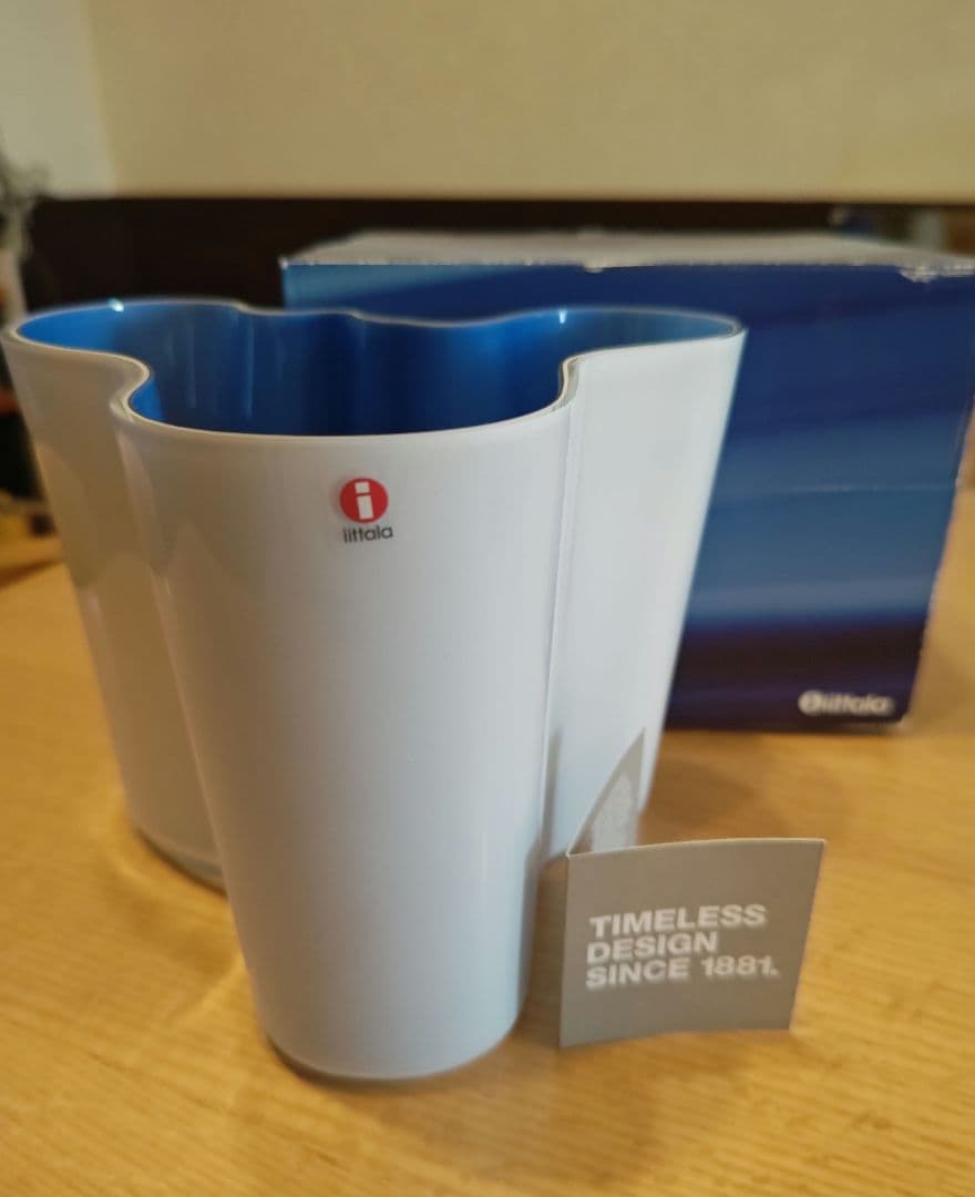  フラワーベース ホワイト/ブルー