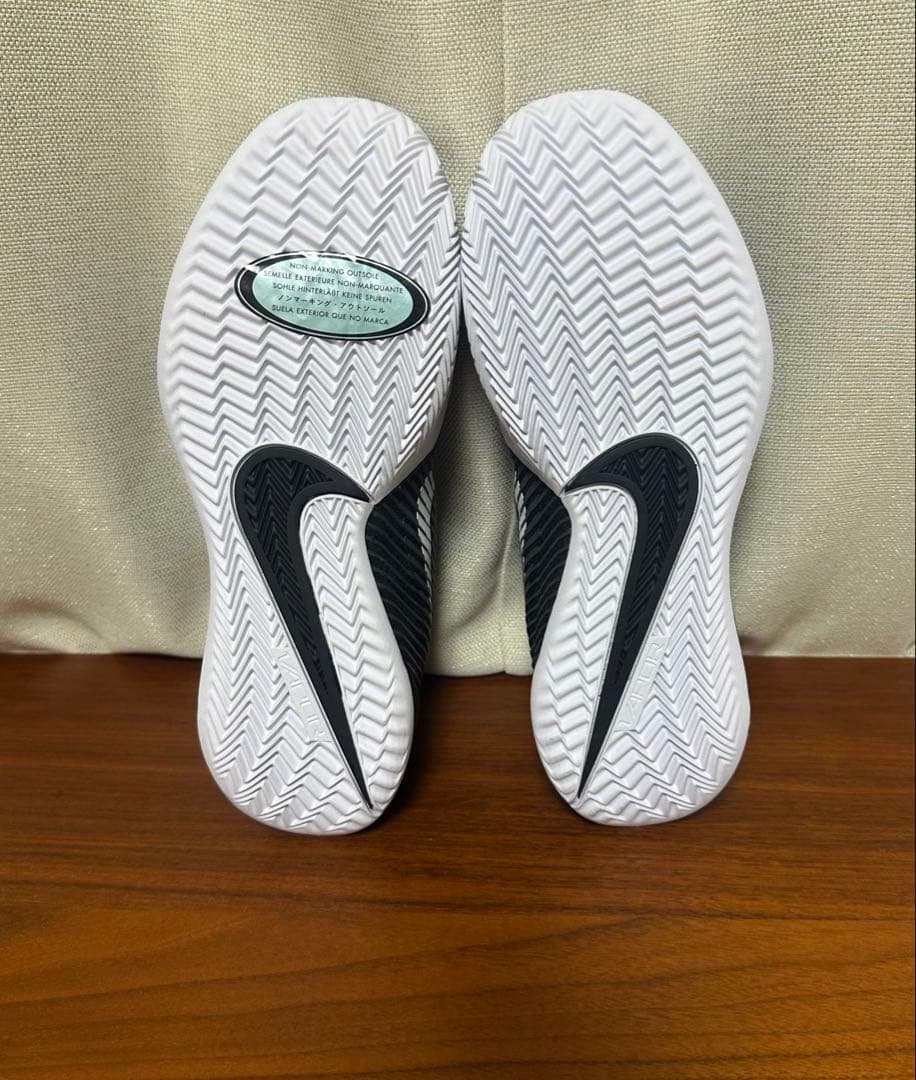 ナイキ　テニス　シューズ　24.5cm