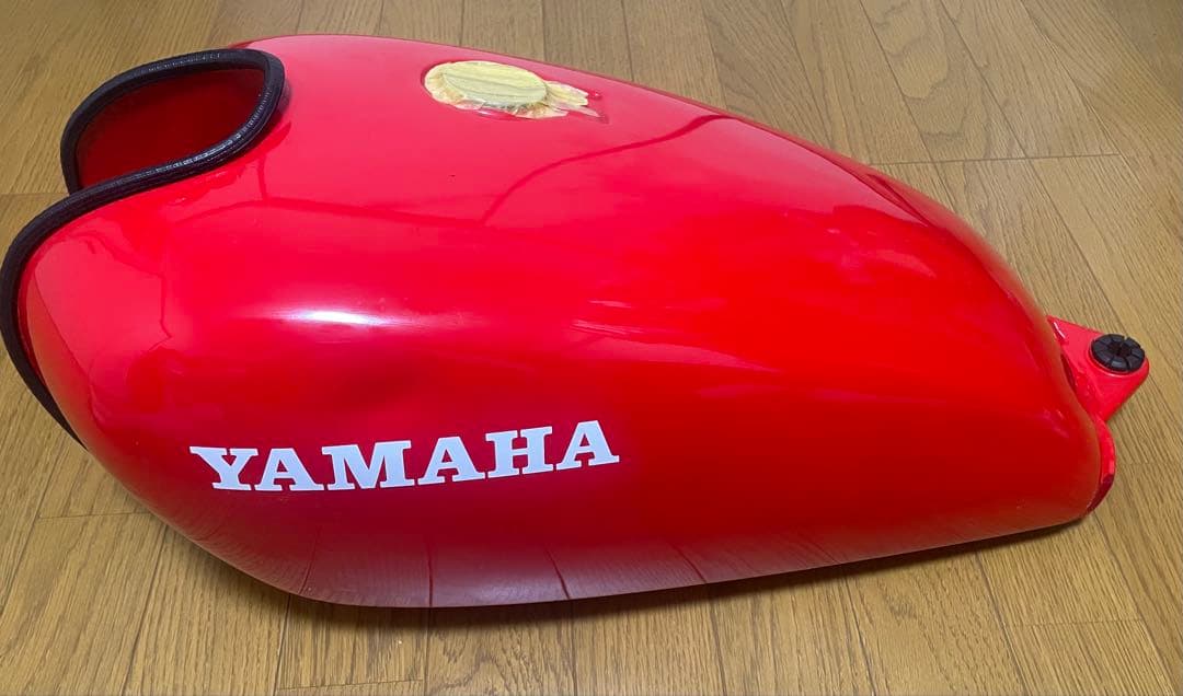 YAMAHA SR400 タンク 赤