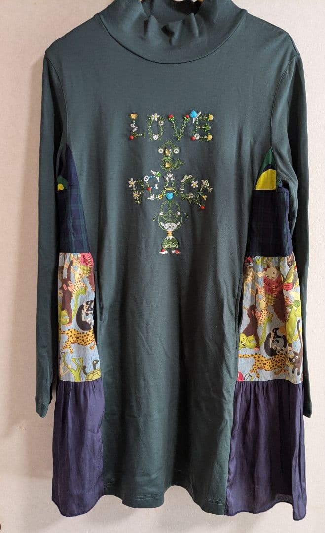 美品オレボレブラ、花のビジューや動物達の色柄が綺麗なチュニック、素敵です☆彡