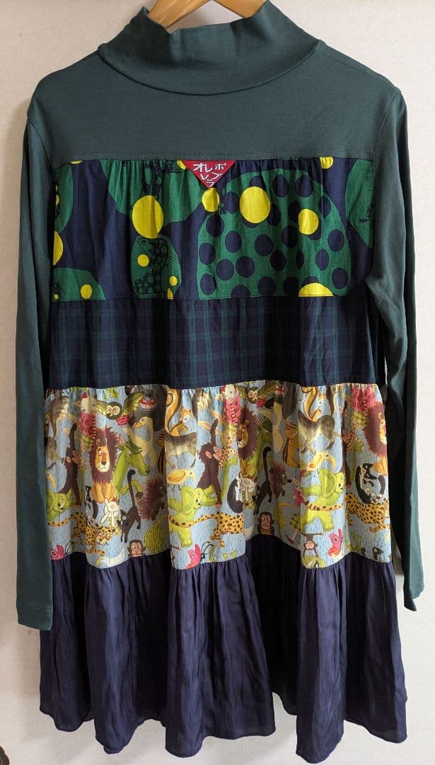 美品オレボレブラ、花のビジューや動物達の色柄が綺麗なチュニック、素敵です☆彡