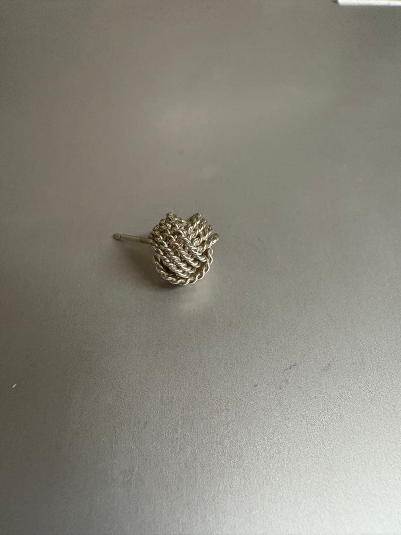 TIFFANY&Co. ティファニー　ツイストノットピアス　片耳(キャッチ付き)