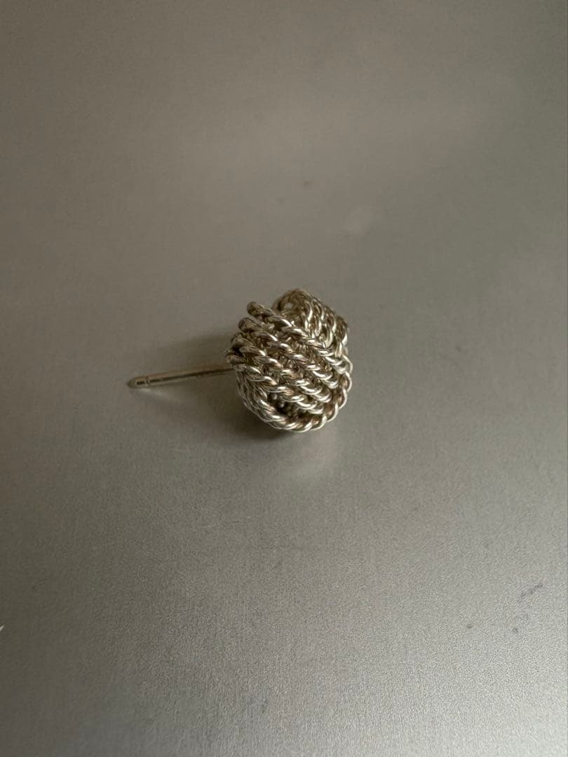 TIFFANY&Co. ティファニー　ツイストノットピアス　片耳(キャッチ付き)