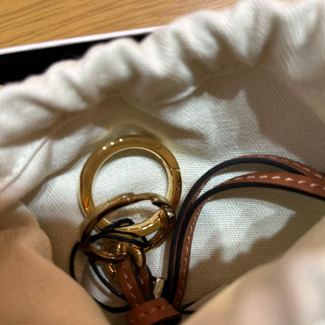 ロエベ　LOEWE アナグラム チャーム（カーフ）