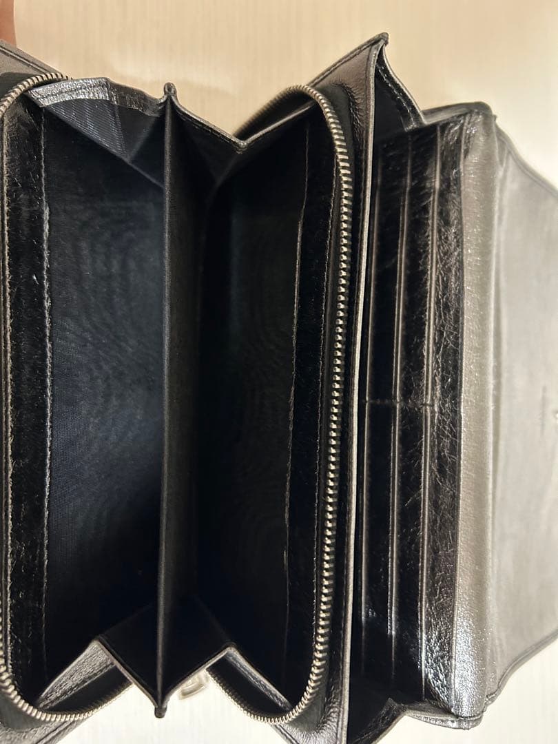 Yves Saint Laurent 黒 長財布