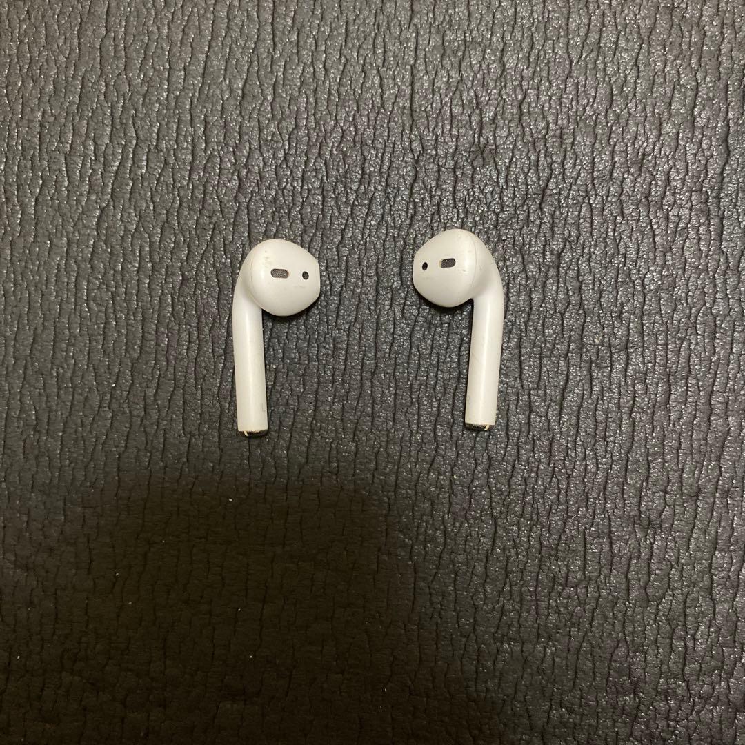 Apple 国内正規品　AirPods 第二世代　右耳　左耳　充電ケース