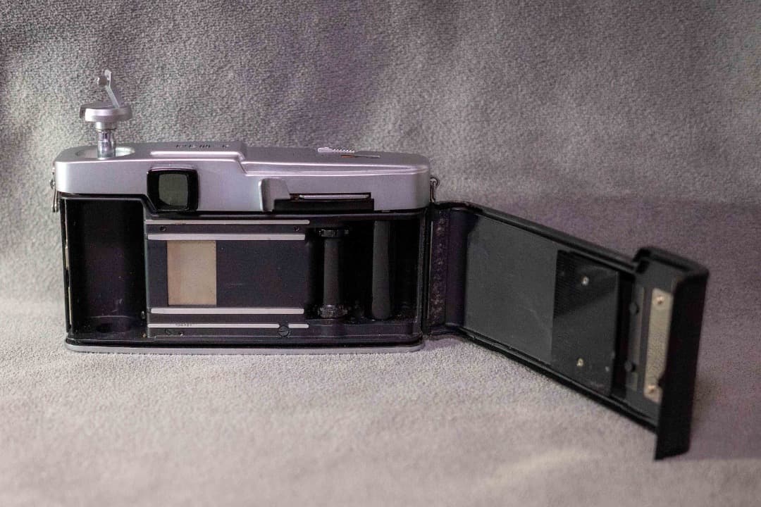 OLYMPUS オリンパス PEN-F ペン ハーフサイズカメラ ボディ