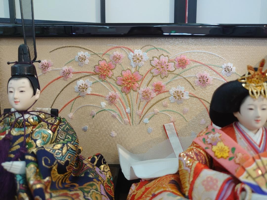 ●くみ●新品おひなさま●　桜づくし刺繍飾り　琵琶と琴のお道具付