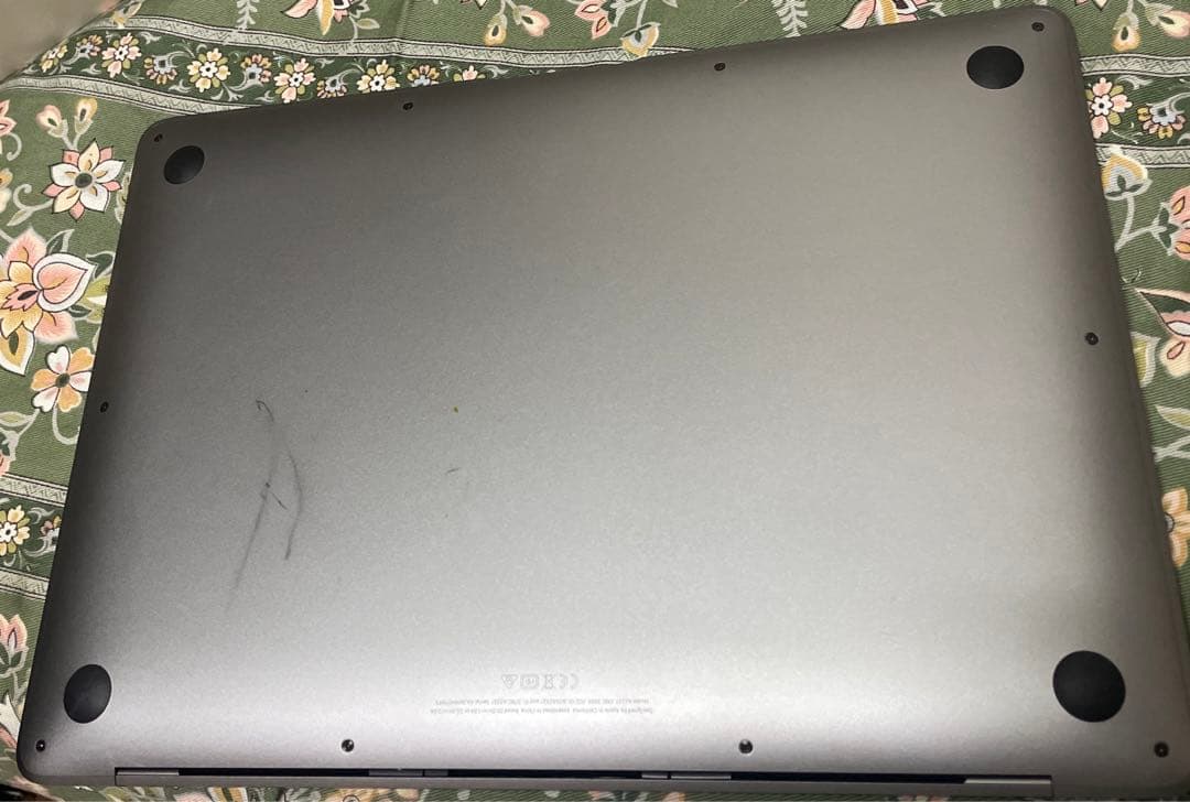 MacBook本体 Apple MacBook Air (M1, 8GB,256GB)