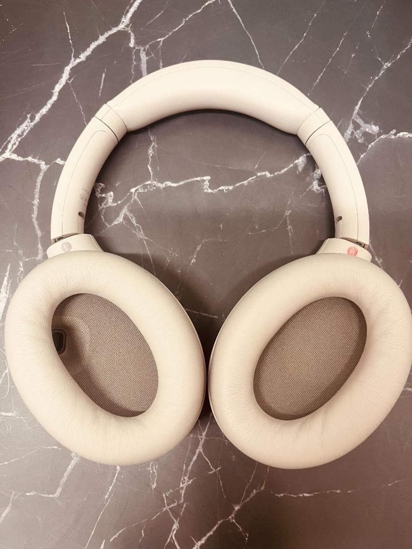 SONY WH-1000XM4 SMプラチナシルバー　ワイヤレスヘッドフォン