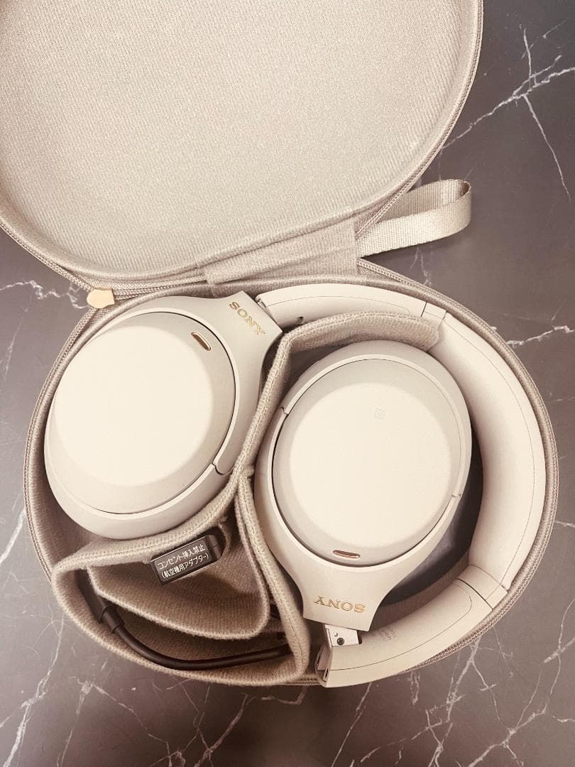 SONY WH-1000XM4 SMプラチナシルバー　ワイヤレスヘッドフォン