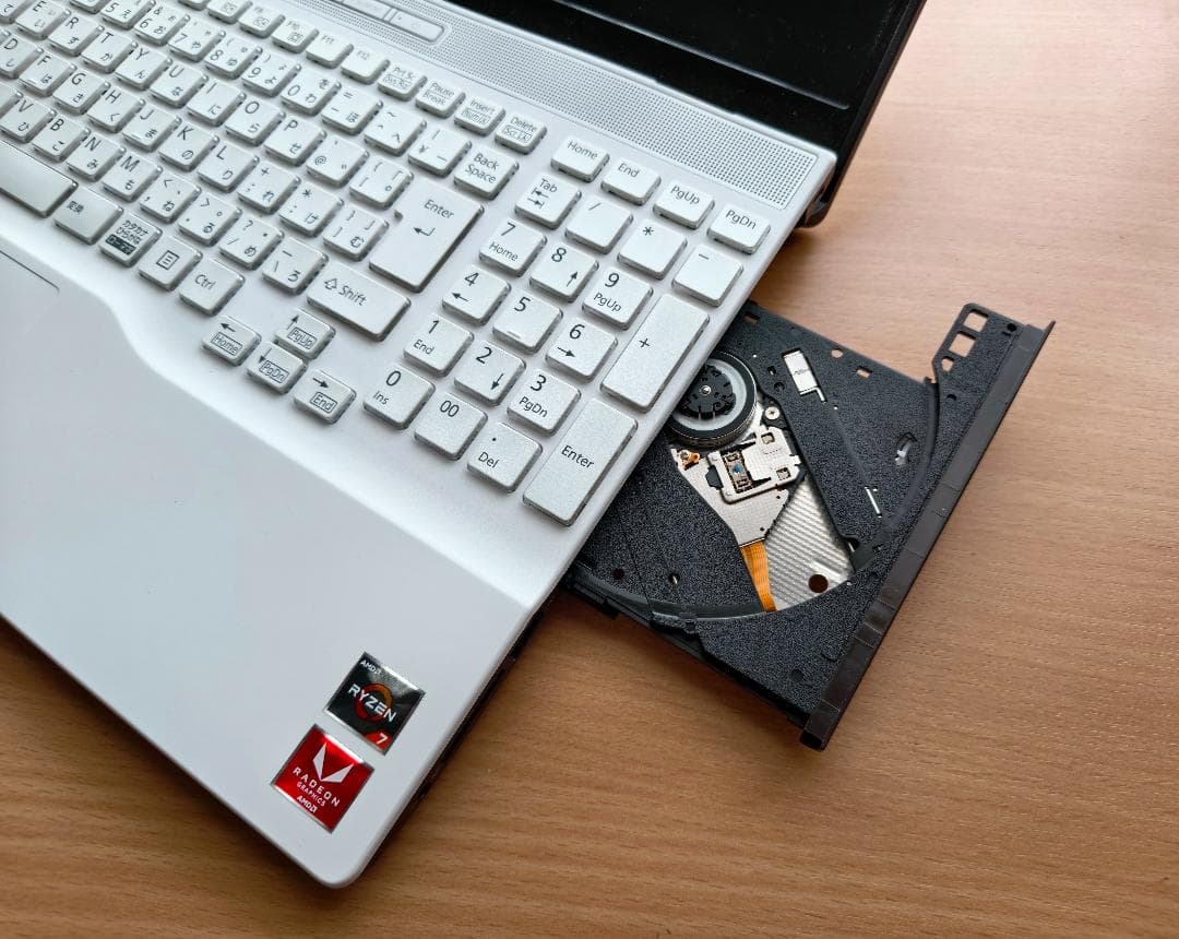 Fujitsu Lifebook高スペックノートパソコン