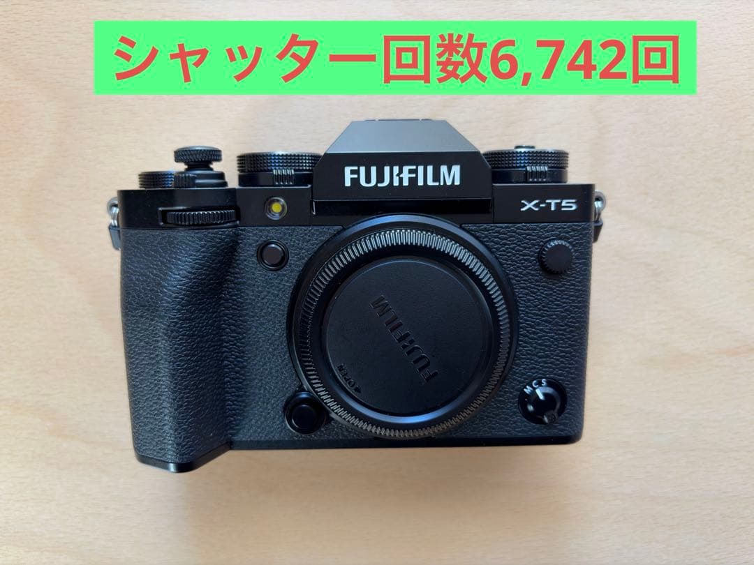 【極美品】富士フイルム X-T5 ボディ シャッター6,742回 多言語モデル