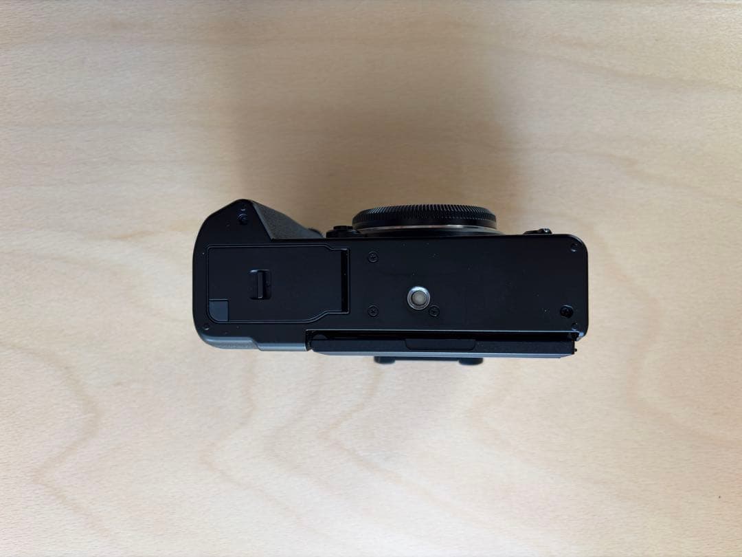 【極美品】富士フイルム X-T5 ボディ シャッター6,742回 多言語モデル