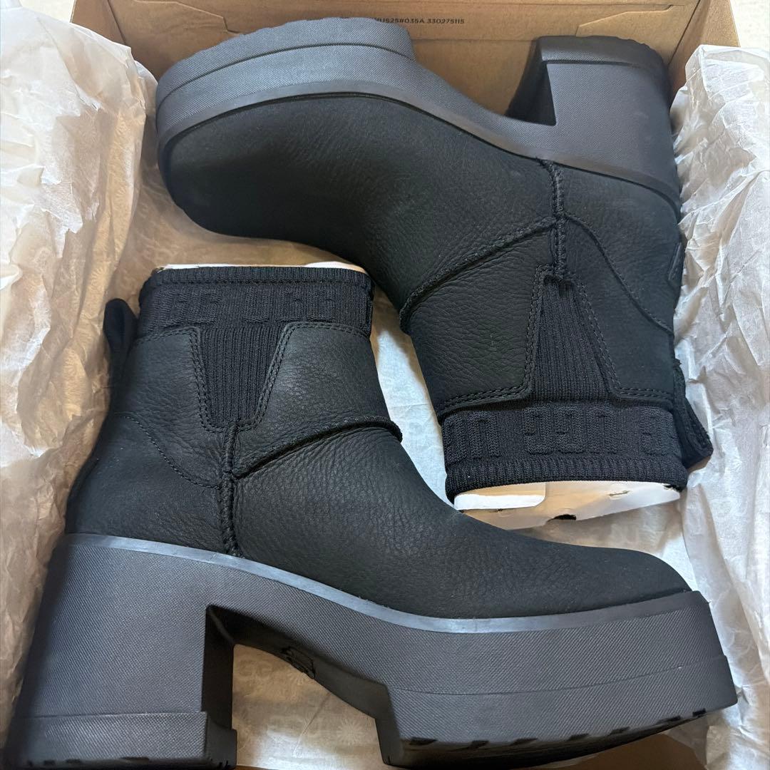 正規品　UGGモクシーチェルシー　23.5センチ