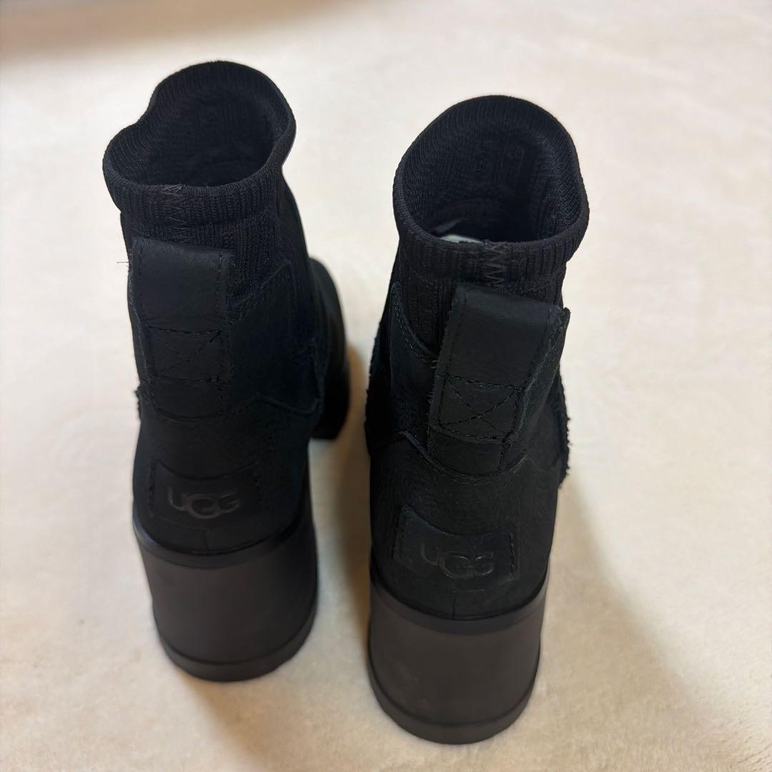 正規品　UGGモクシーチェルシー　23.5センチ