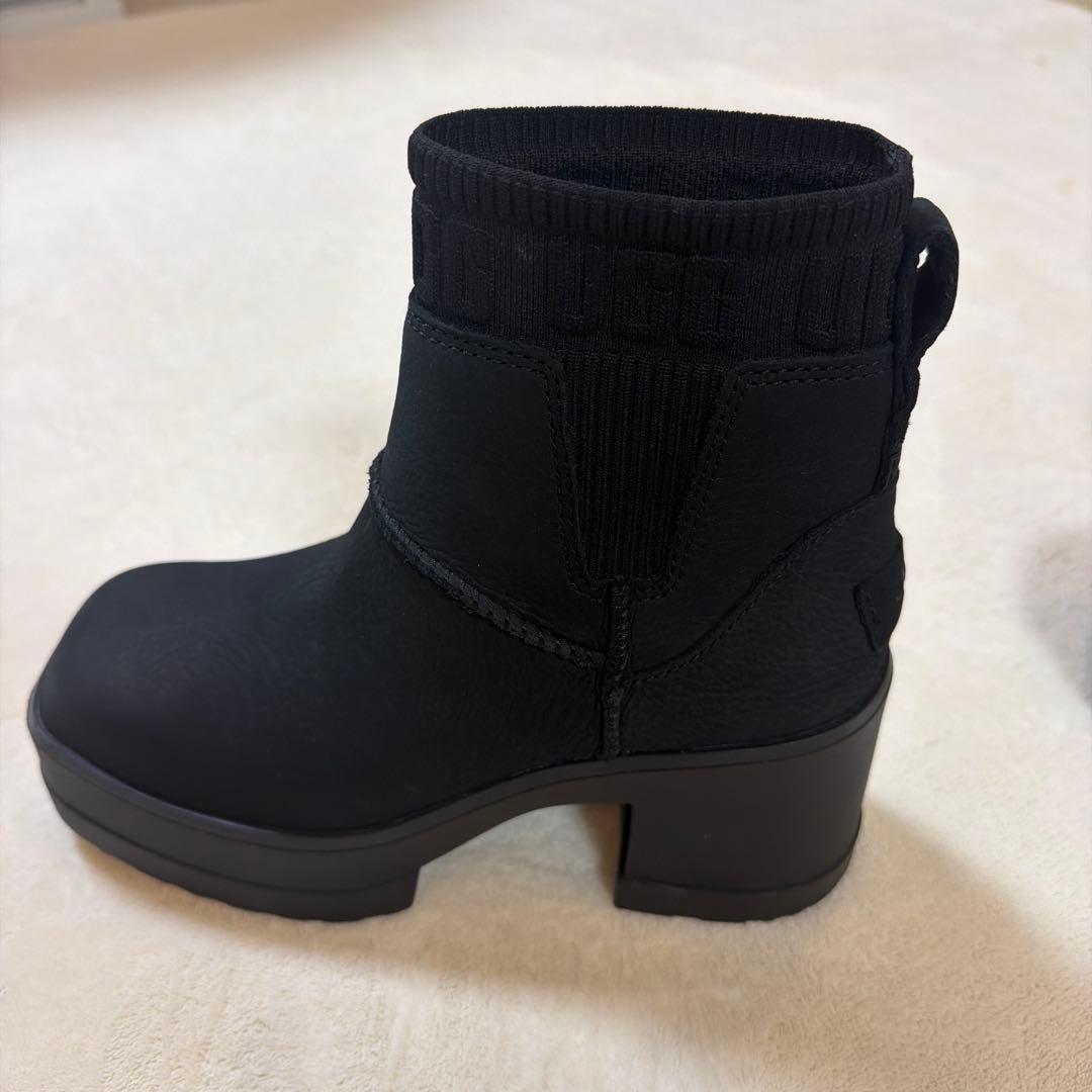 正規品　UGGモクシーチェルシー　23.5センチ