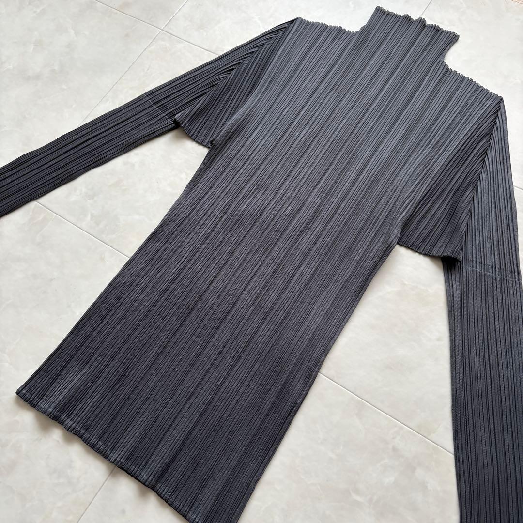 美品✨ プリーツプリーズ ハイネック長袖トップス チャコール 3 体型カバー