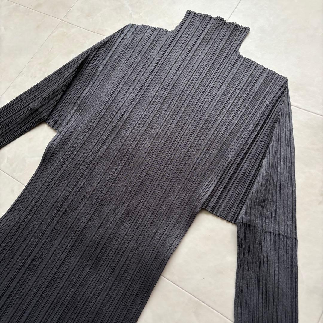 美品✨ プリーツプリーズ ハイネック長袖トップス チャコール 3 体型カバー