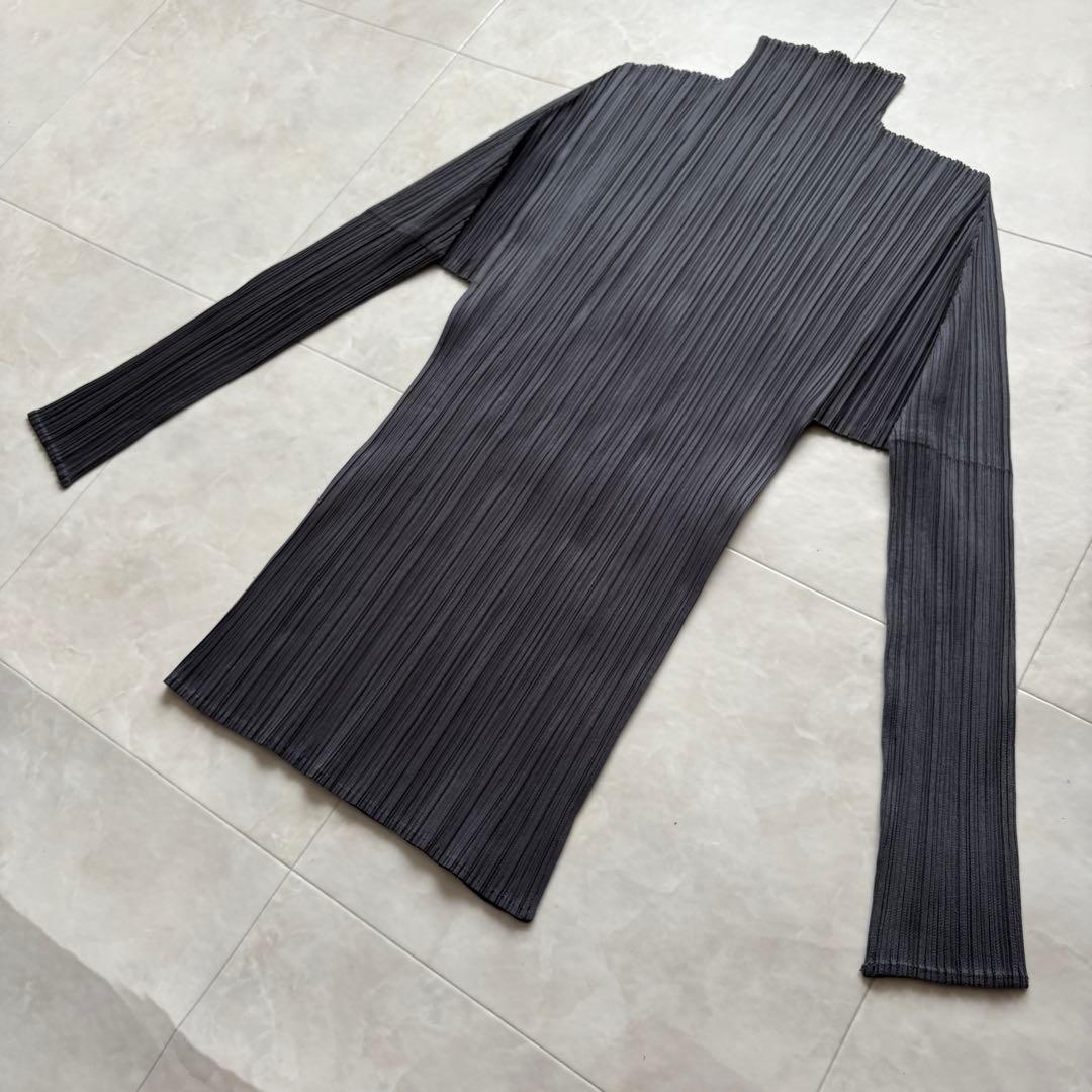 美品✨ プリーツプリーズ ハイネック長袖トップス チャコール 3 体型カバー