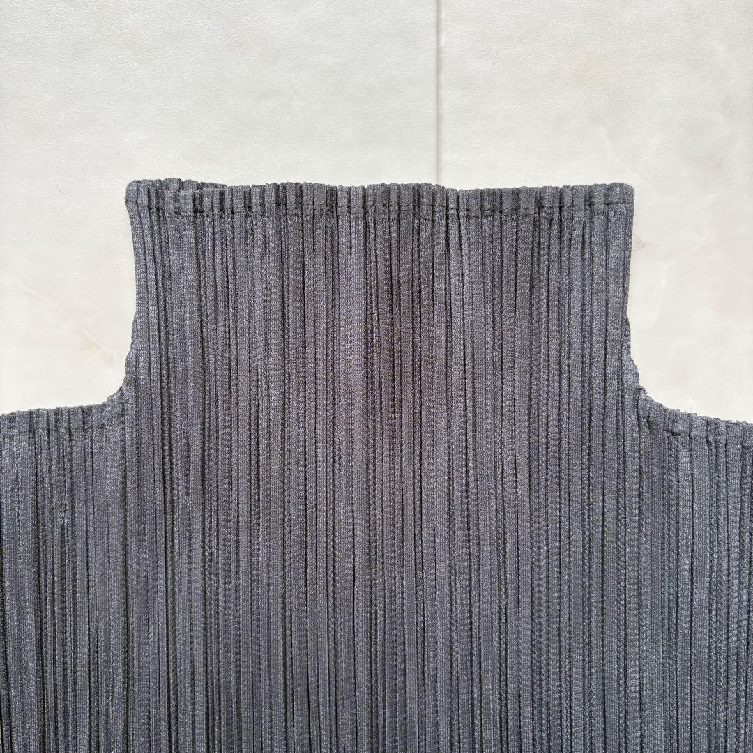 美品✨ プリーツプリーズ ハイネック長袖トップス チャコール 3 体型カバー