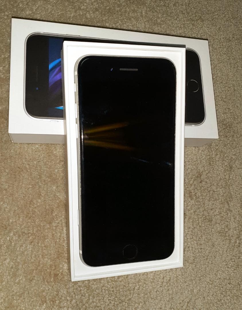 Apple iPhone SE (第2世代) ホワイト 本体のみ