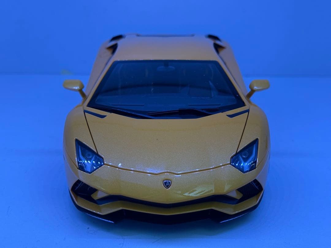 オートアート 1/18アヴェンタドールS