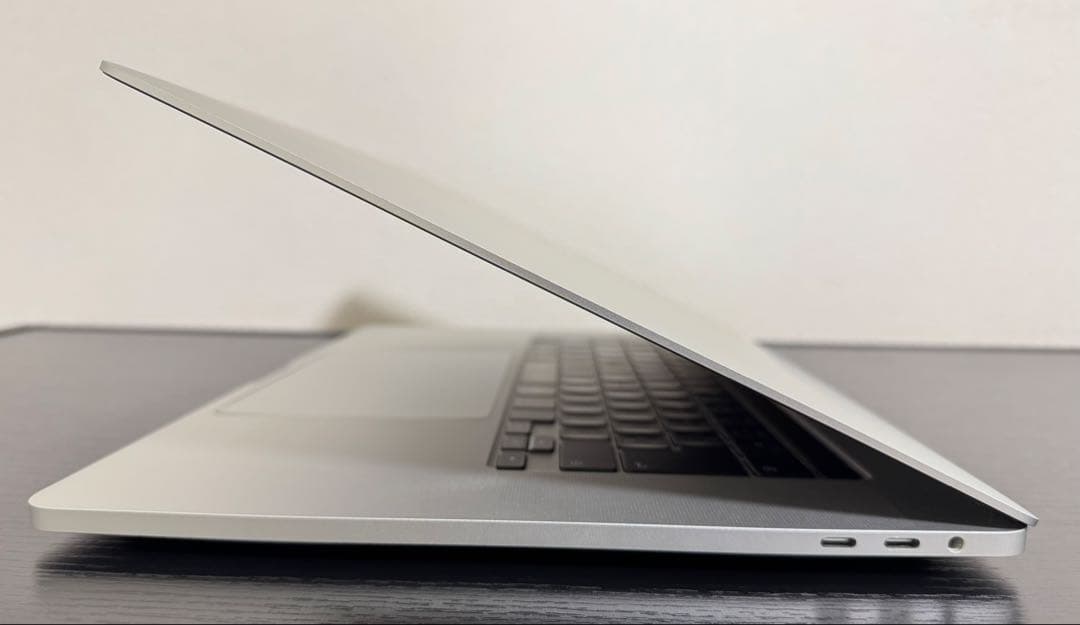 MacBookPro i9 32GB 1TB 充放電98回 バッテリー94%