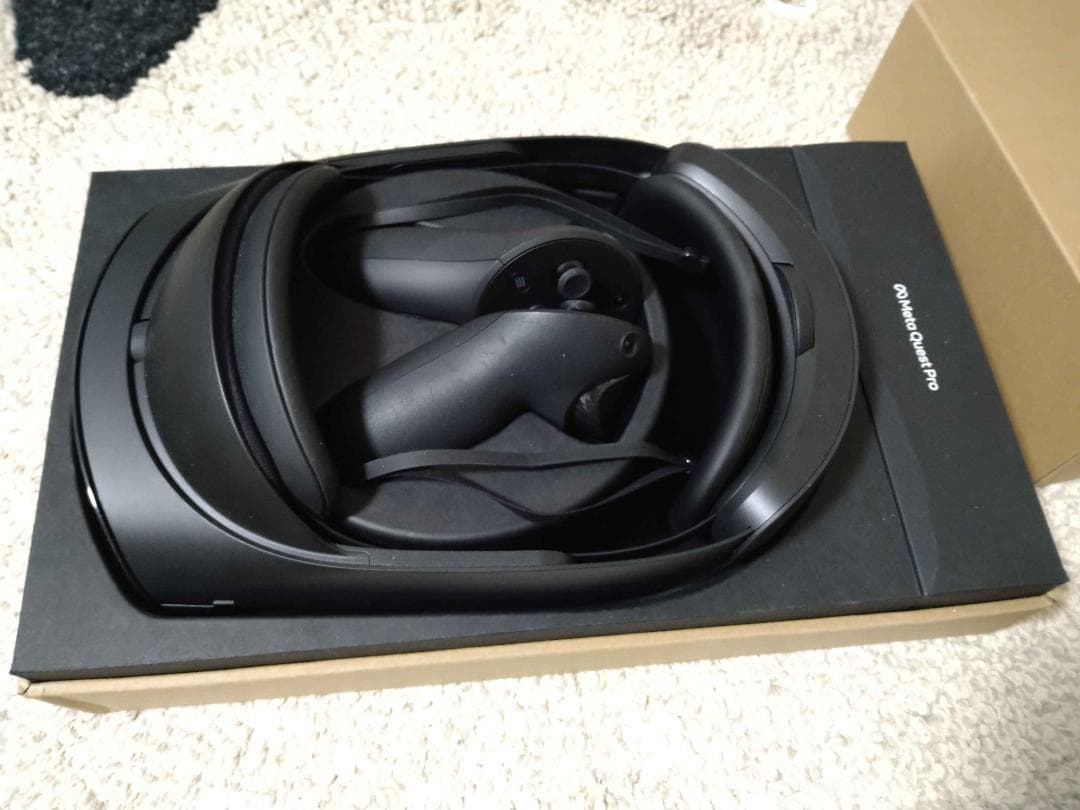  Quest Pro ヘッドセット