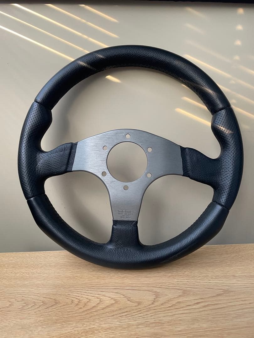 MOMO race 32πモモステアリングハンドル
