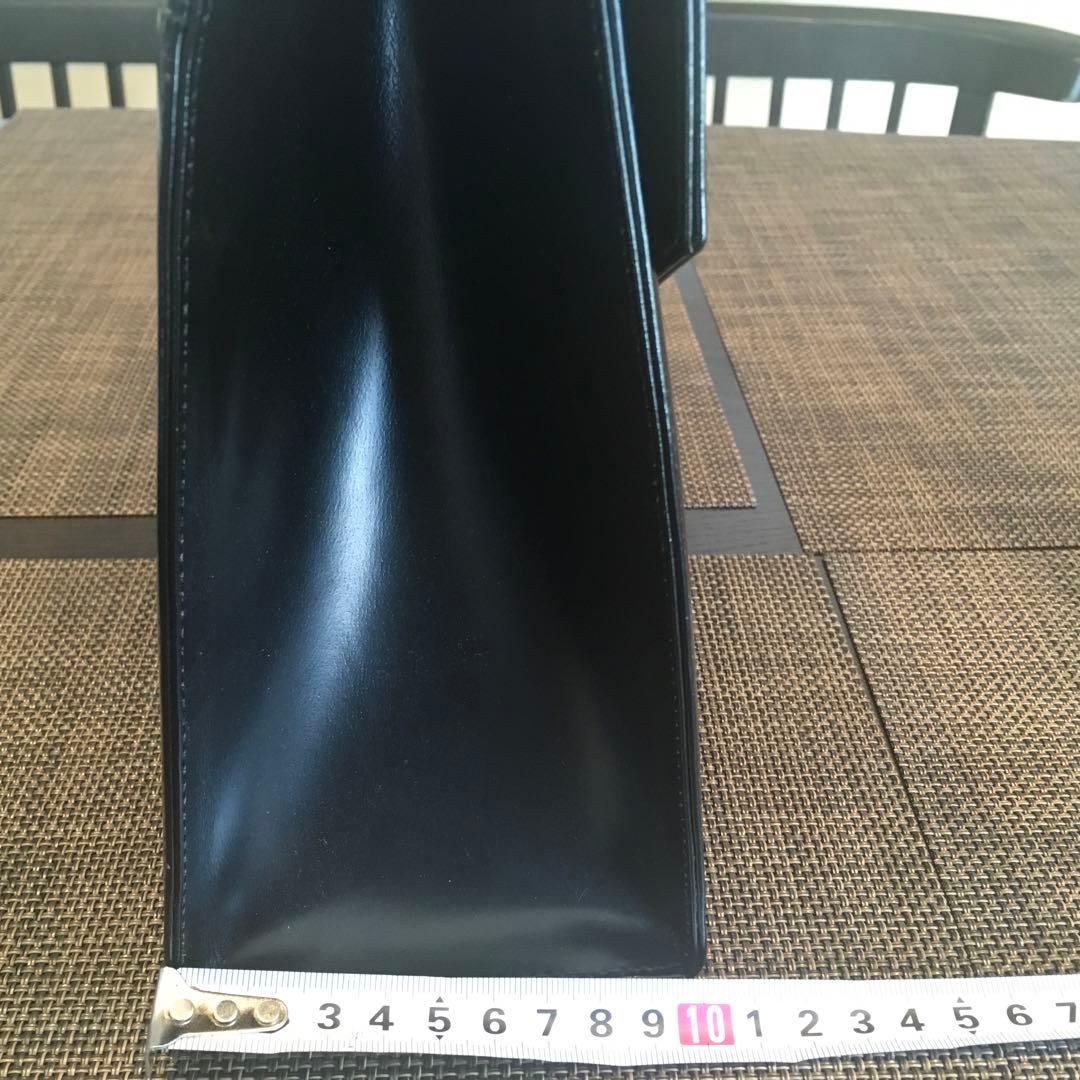 Yves Saint Laurent 黒 レザーハンドバッグ