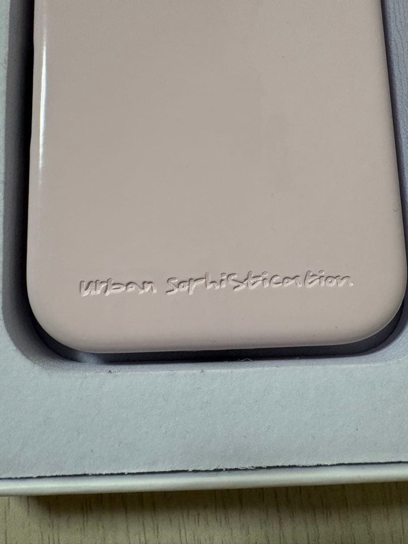 美品　Urban Sophistication iPhone16ケース
