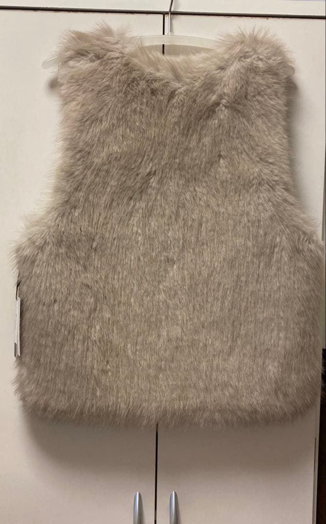 新品[グレースコンチネンタル　25AW フェイクフォックスファ－ベスト　ベージュ